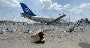 بعد 20 عاماً أول رحلة طيران مدني تصل الى مطار جلال آباد شرقي أفغانستان