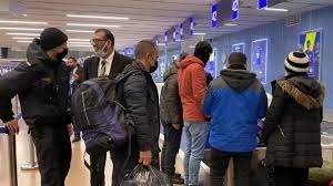 200 مهاجر في مطار مينسك بإنتظار إعادتهم إلى العراق