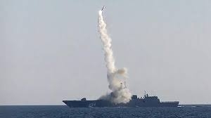 فرقاطة روسية تطلق صاروخ فرط صوتي بمدى قياسي