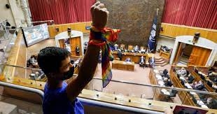 تشيلي تُشرع زواج المثليين
