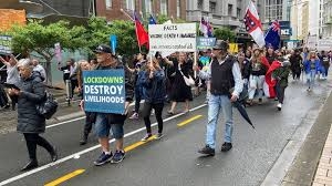الآلاف يحتجون على قيود كورونا في نيوزيلندا