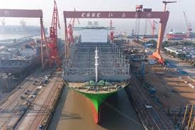 الصين تبني أضخم سفينة حاويات في العالم