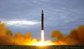 كوريا الشمالية تطلق قذيفة غير محددة.. واليابان تشكل مركز استجابة للأزمات! 
