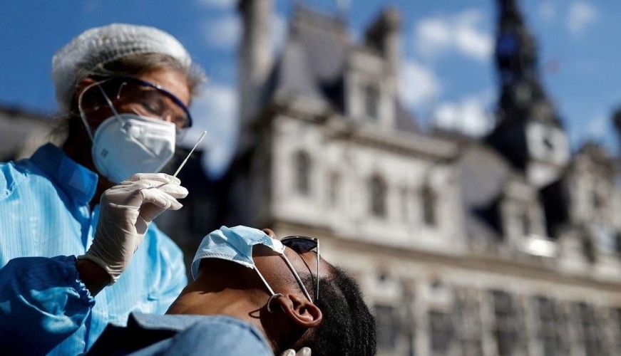 فرنسا تسجل متوسطا يوميا قياسيا جديدا لإصابات كورونا بنحو 270 ألفا
