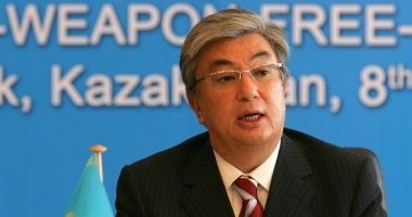 رئيس كازاخستان يعلن تخفيف القيود عن قطاع الأعمال بسبب أوميكرون