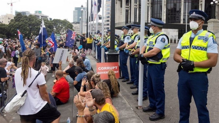 نيوزيلندا: محتجون حاصروا البرلمان مطالبين بإنهاء التطعيم الإجباري وقيود كورونا