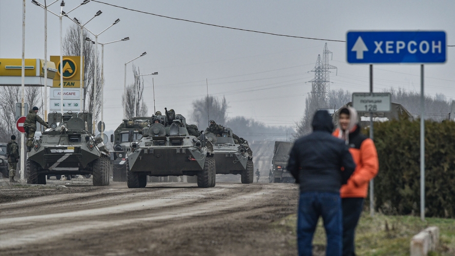 تعزيزات للجيش الروسي في طريقها نحو العاصمة الأوكرانية كييف 