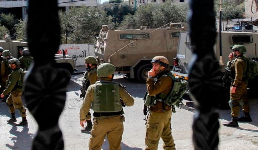 جيش الكيان الصهيوني يعتقل مسؤولا في حركة فتح وقيادي في حماس