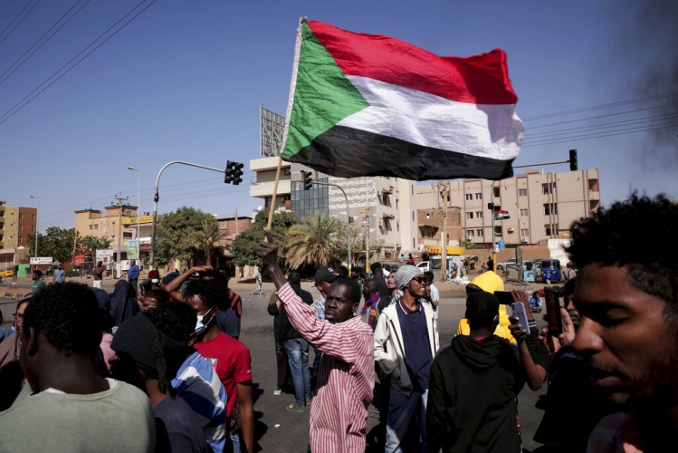 مصرع 12 شخصا وإصابة 4 آخرين بحادث سير في السودان