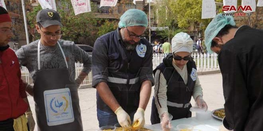 مبادرة (أهل الخير) تنجز نحو 1000 وجبة يومياً لدعم الأسر المحتاجة في رمضان