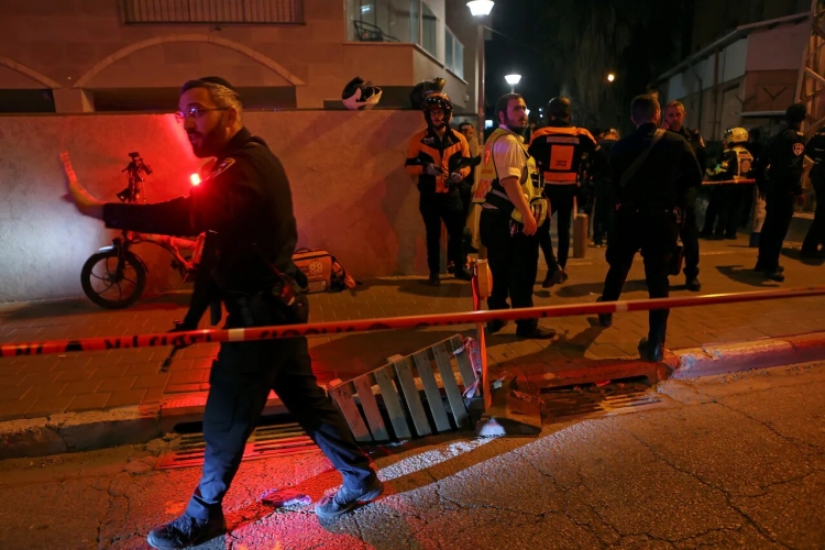 خمس إصابات غالبيتها خطيرة بإطلاق نار في تل أبيب وانسحاب المنفذ