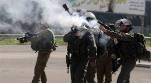 إصابة عشرات الطلاب الفلسطينيين بالاختناق في اقتحام قوات الاحتلال الإسرائيلي لجامعة بالضفة الغربية