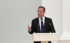 ميدفيديف ردا على رئيسة المفوضية الأوروبية: تخلف روسيا عن الوفاء بالتزاماتها المالية يعني المثل لأوروبا