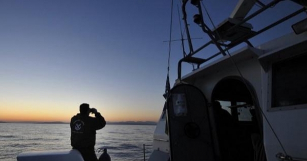 خفر السواحل اليوناني يعثر على 106 مهاجرين غير شرعيين