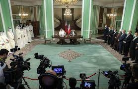 الرئيس الايراني خلال لقائه امير قطر: أي تدخل أجنبي في غرب آسيا سيضر بالأمن الإقليمي