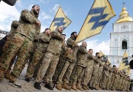 مئات المتطرفين من كتيبة آزوف والجنود الاوكران يعلنون استسلامهم   