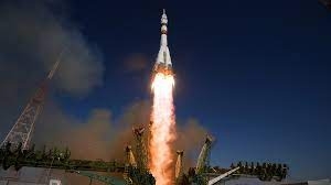 روسيا تطلق قمرا صناعيا عسكريا جديدا تابع لوزارة الدفاع إلى الفضاء