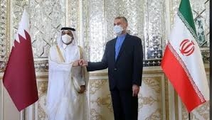 وزير الخارجية الإيراني ونظيره القطري يبحثان هاتفيا الملف النووي وكأس العالم