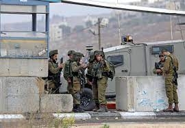 3 فلسطينيين يتسللون إلى قاعدة عسكرية إسرائيلية قرب رام الله