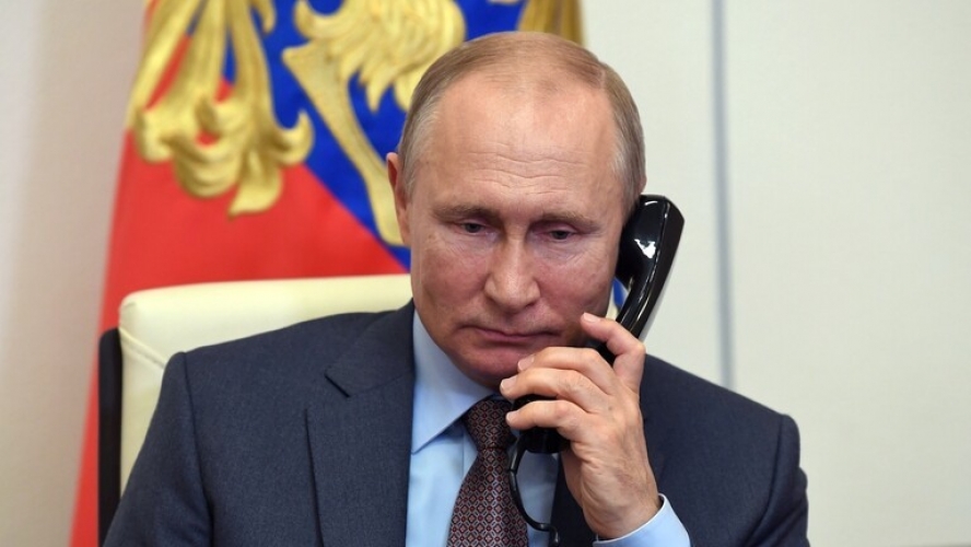 مكالمة هاتفية ثلاثية مشتركة بين الرئيس الروسي بوتين والفرنسي ماكرون و المستشار الألماني شولتس