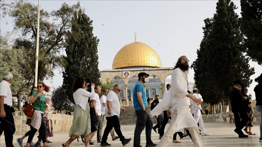 مستوطنون إسرائيليون يقتحمون المسجد الأقصى والجيش الإسرائيلي ينشر أعداد كبيرة من جنوده في القدس