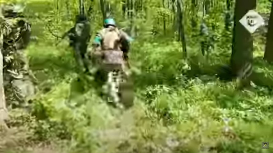 صحيفة بريطانية تنشر فيديو لهروب عسكريين بريطانيين من القوات الروسية في أوكرانيا