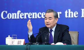 وزير الخارجية الصيني يحث على تعزيز التواصل بين الباحثين الصينيين والروس