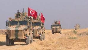 الاحتلال التركي يستقدم تعزيزات عسكرية كبيرة إلى شمالي الرقة