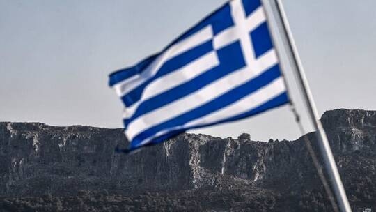 وسائل إعلام يونانية: اليونان ستسلم أوكرانيا كمية غير معقولة وهائلة من الأسلحة