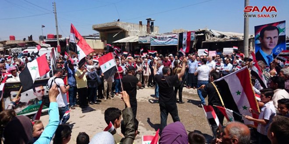 وقفة احتجاجية لأهالي بلدة تل رفعت بريف حلب الشمالي رفضاً للاحتلال التركي