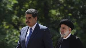 الرئيس الايراني يستقبل رسميا نظيره الفنزويلي مادورو في طهران