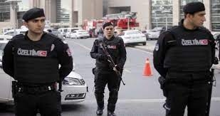 السلطات في تركيا تقرر تسريح 1000 شرطي من عملهم
