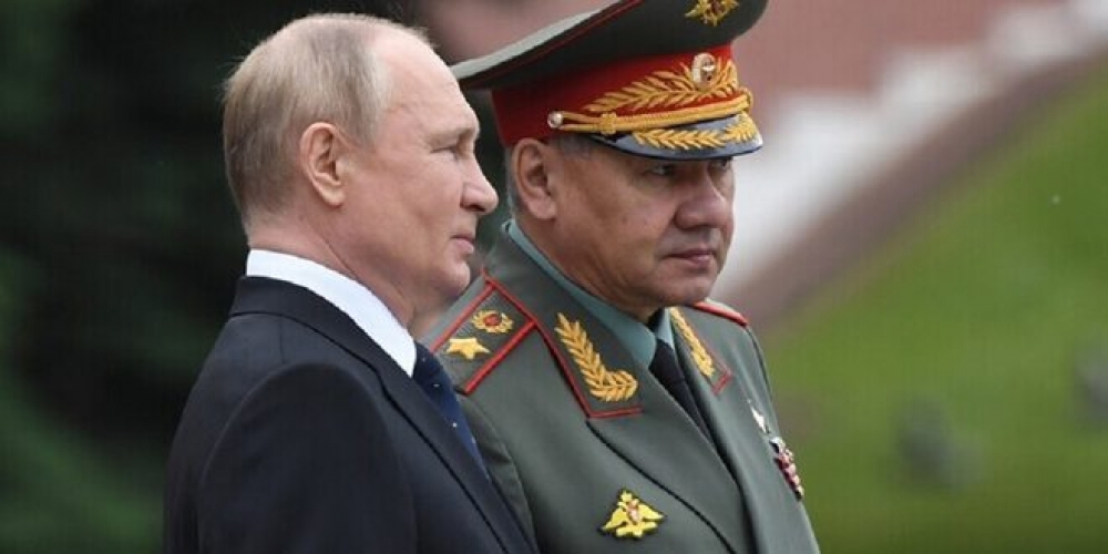 وزير الدفاع الروسي يبلغ الرئيس بوتين بتحرير أراضي جمهورية لوغانسك الشعبية بالكامل   