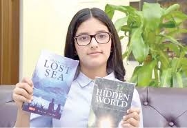 طفلة سعودية تحصل على لقب/ أصغر كاتبة في العالم تنشر سلسلة كتب/ بعد نشرها 3 كتب