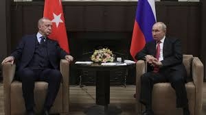 مكتب الرئيس التركي: بوتين وأردوغان ناقشا في اتصال هاتفي الوضع في سورية وحل قضية الحبوب