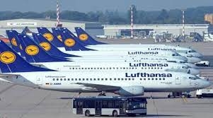 موظفو الخدمات الأرضية بشركة الطيران الألمانية 