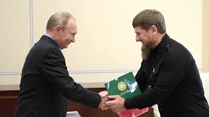 الرئيس الروسي بوتين يمنح الرئيس الشيشاني قديروف وسام /ألكسندر نيفسكي/ التاريخي