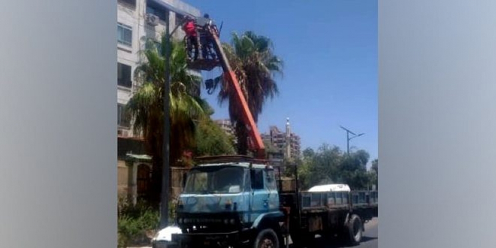 البدء بتركيب 50 جهاز إنارة بالطاقة الشمسية في دمشق