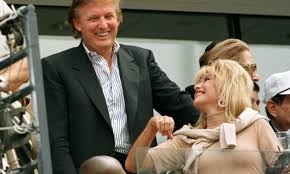 الملياردير دونالد ترامب متهم بدفن زوجته إيفانا في نادي الغولف الخاص به للاستفادة من عفو ضريبي   