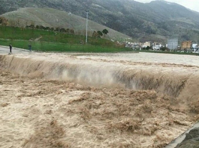 الفيضانات الأخيرة في ايران تودي بحياة 76 شخصا وفقدان 16 آخرين