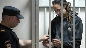 الحكم بالسجن على لاعبة كرة سلة أمريكية حاولت تهريب المخدرات الى روسيا