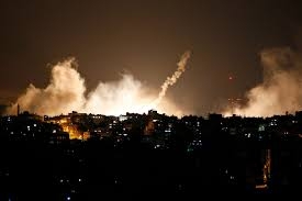 سقوط صاروخ في مصنع بمنطقة إشكول في الكيان الصهيوني واندلاع حريق فيه