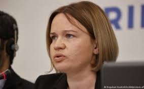 استقالة مديرة مكتب منظمة العفو الدولية في أوكرانيا بعد اتهام الجيش الاوكراني بانتهاك القانون الانساني   