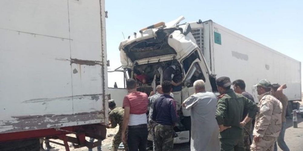 وفاة شخصين جراء اصطدام مركبة مع ثلاثة صهاريج على طريق دير الزور ــ حمص