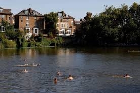 بعد الحر وطوارئ الجفاف .. موجة فيضانات مفاجئة تجتاح بريطانيا