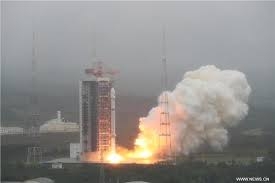 الصين تطلق القمر الصناعي (بكين-3بي) إلى الفضاء على متن صاروخ لونغ مارش   