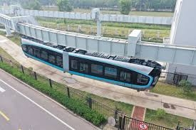 الصين تعلن عن خروج أول قطار معلق تجاري من خط التجميع   