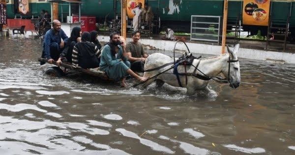 حصيلة فيضانات باكستان ترتفع إلى 1061 قتيلا مع تضرر نحو مليون منزل