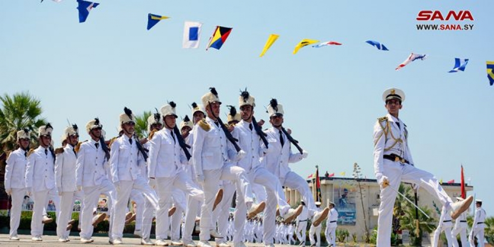 برعاية السيد الرئيس.. احتفال بيوم القوى البحرية والدفاع الساحلي وتخريج دورة جديدة من  طلاب الكلية البحرية   