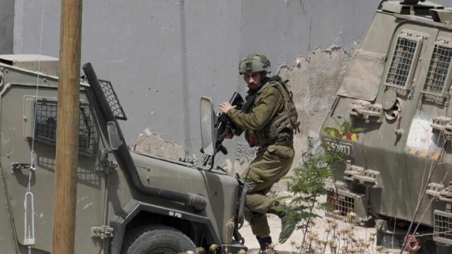 إصابة 7 جنود إسرائيليين بحالة اختناق داخل برج عسكري في الخليل
